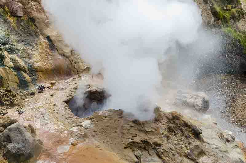 14 - Rusia - Kamchatka - Valle de los Geiseres - geiser Bolshoi